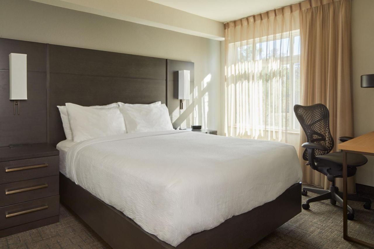 Angeles Hotel Westlake Village